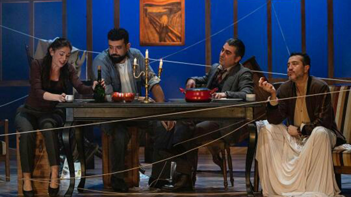 Daralan oyunu seyirciyle buluştu