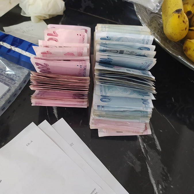 Tatil evi vaadinde bulunup 50 milyon TL dolandırdılar