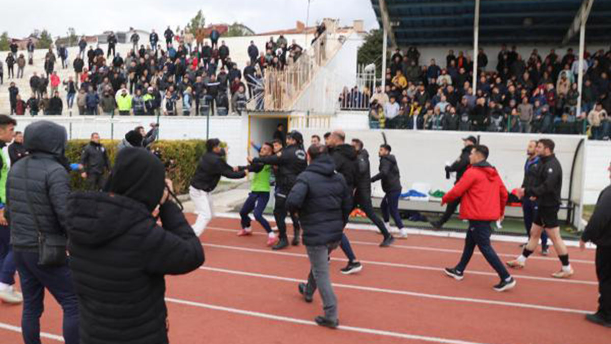 4 kırmızı kartlı olaylı maçta kazanan çıkmadı