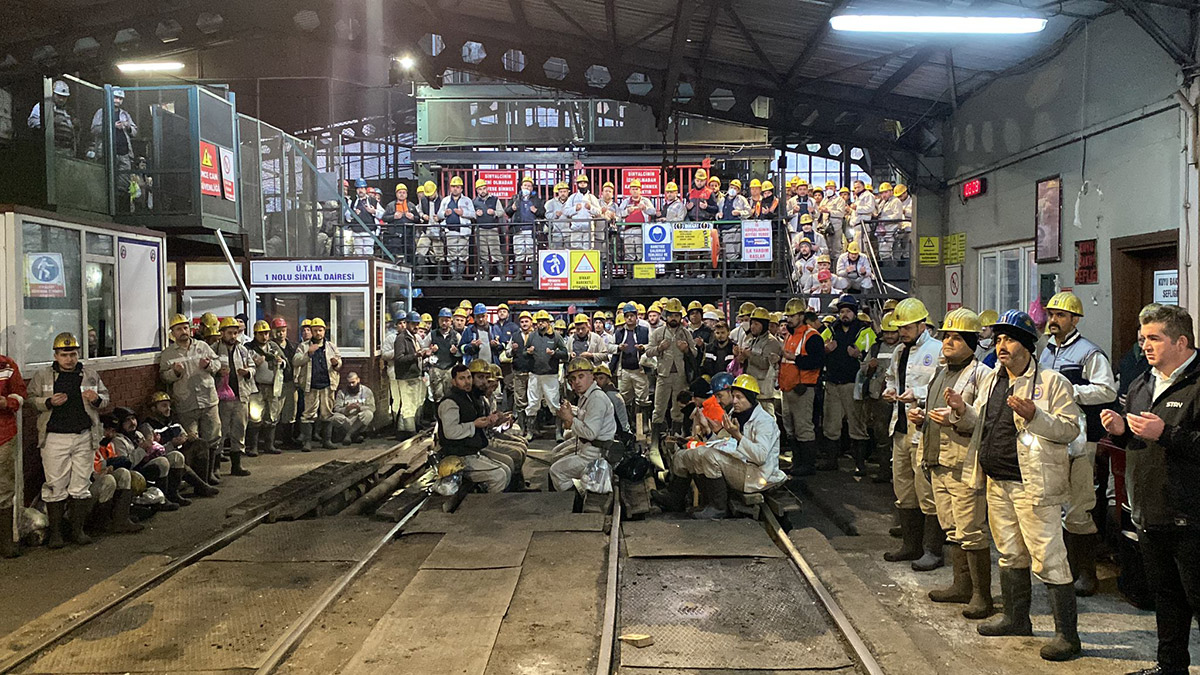 42 maden işçisi dualarla anıldı