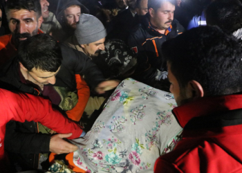 500 metrelik uçurumdan düşerek hayatını kaybetti