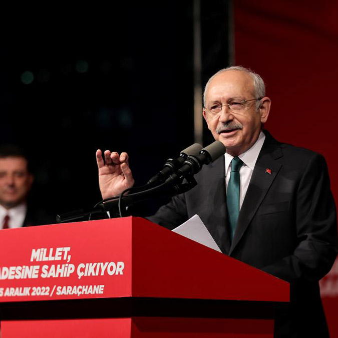 İstanbul Büyükşehir Belediye (İBB) Başkanı Ekrem İmamoğlu hakkında verilen hapis cezası ve siyasi yasak kararının ardından 6'lı masa İmamoğlu'na destek için Saraçhane'deki başkanlık binasında bir araya geldi.