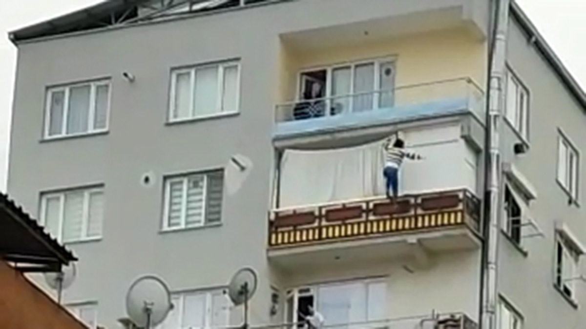6 katlı binanın balkonundan düşen Semanur kurtarılamadı