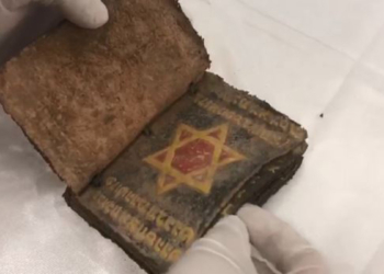 El yazması Tevrat'ı satmaya çalışan şüpheli gözaltında
