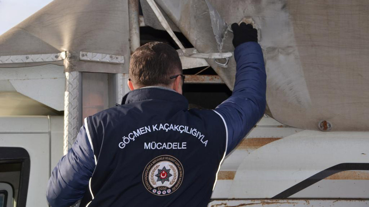 883 düzensiz göçmen yakalandı