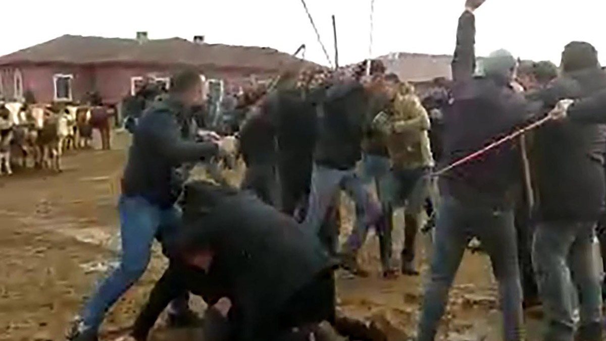 Ağrı'da sopalı borç kavgası: 4 yaralı