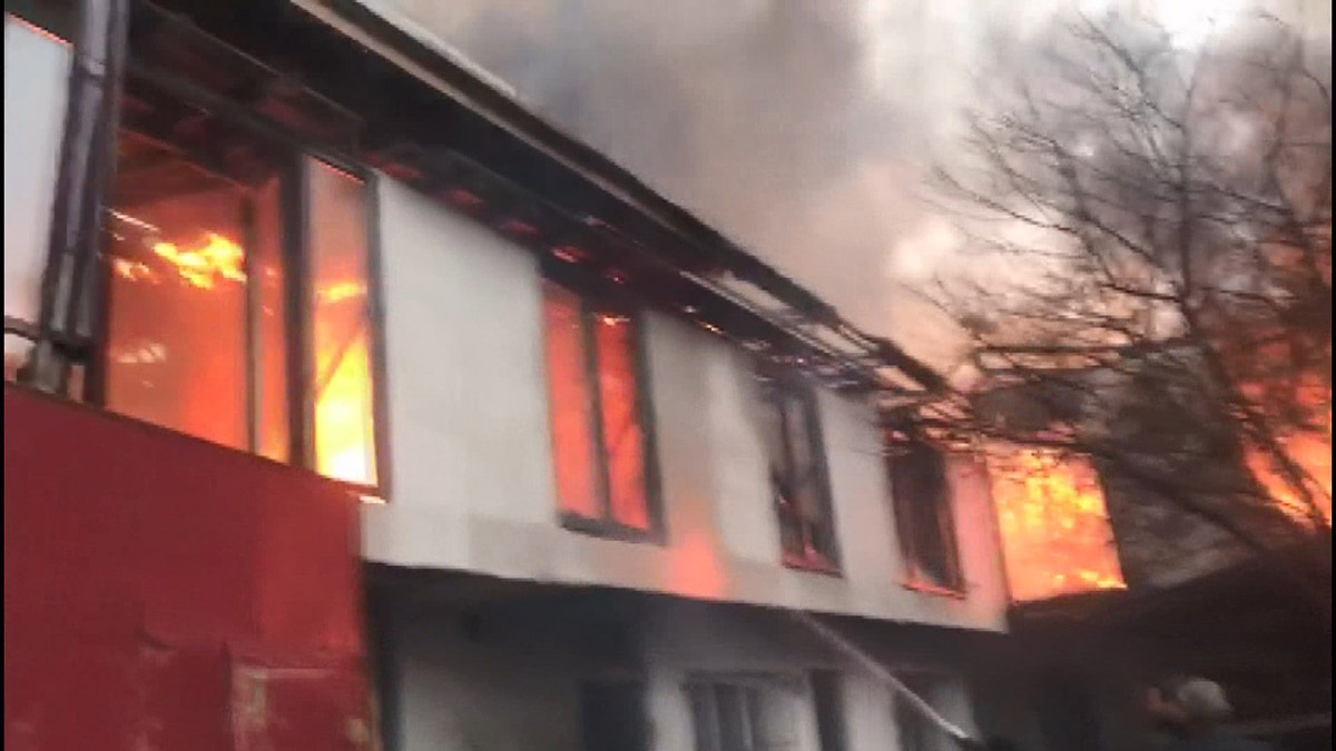 Ali Poyrazoğlu Tiyatrosu'na ait depo yandı