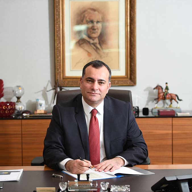 Çankaya Belediye Başkanı Alper Taşdelen'den 2023 yılı mesajı. Taşdelen, mesajında, "Hak, hukuk ve adaletin egemen olacağı barış dolu bir yıl olsun" dedi.