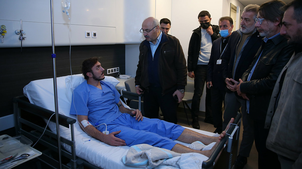 Altay'da kaleci Ozan sahalara dönüyor