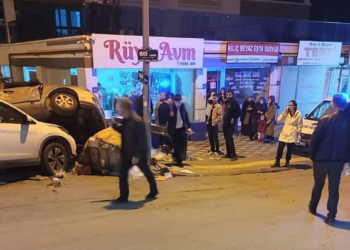 Ankara'da iki otomobil çarpıştı: 5 yaralı