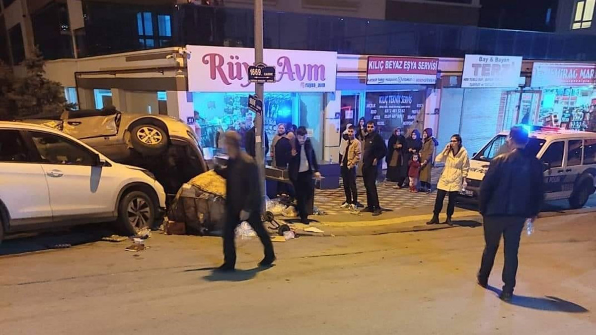 Ankara'da iki otomobil çarpıştı: 5 yaralı