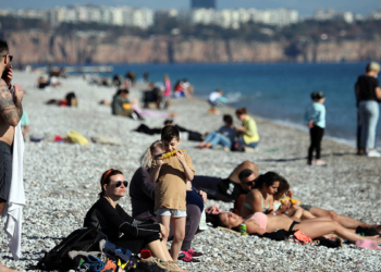 Aralıkta Antalya sahilleri yabancılarla doldu