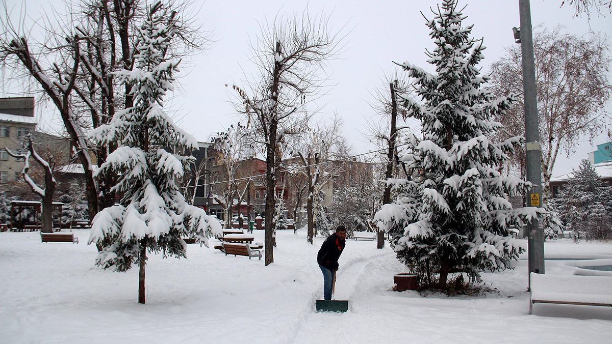 Ardahan'da kar kalınlığı, 16 santime ulaştı