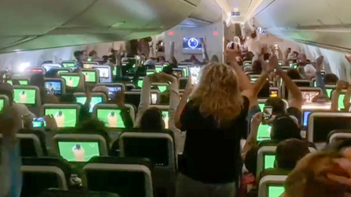 Arjantinli yolcular 30 bin fitte canlı maç izledi