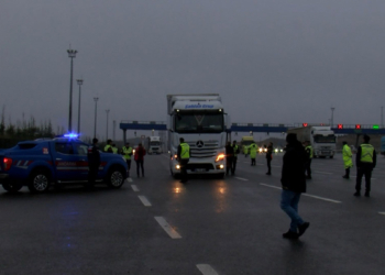 Arnavutköy'de jandarmadan kış lastiği denetimi