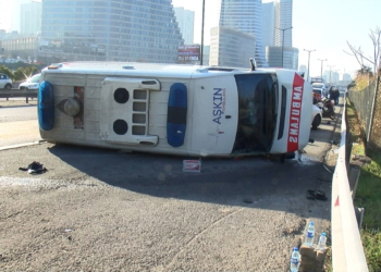 Ataşehir'de ambulans kaza yaptı