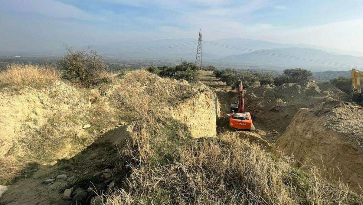 Aydın'da kepçeyle define kazısına suçüstü