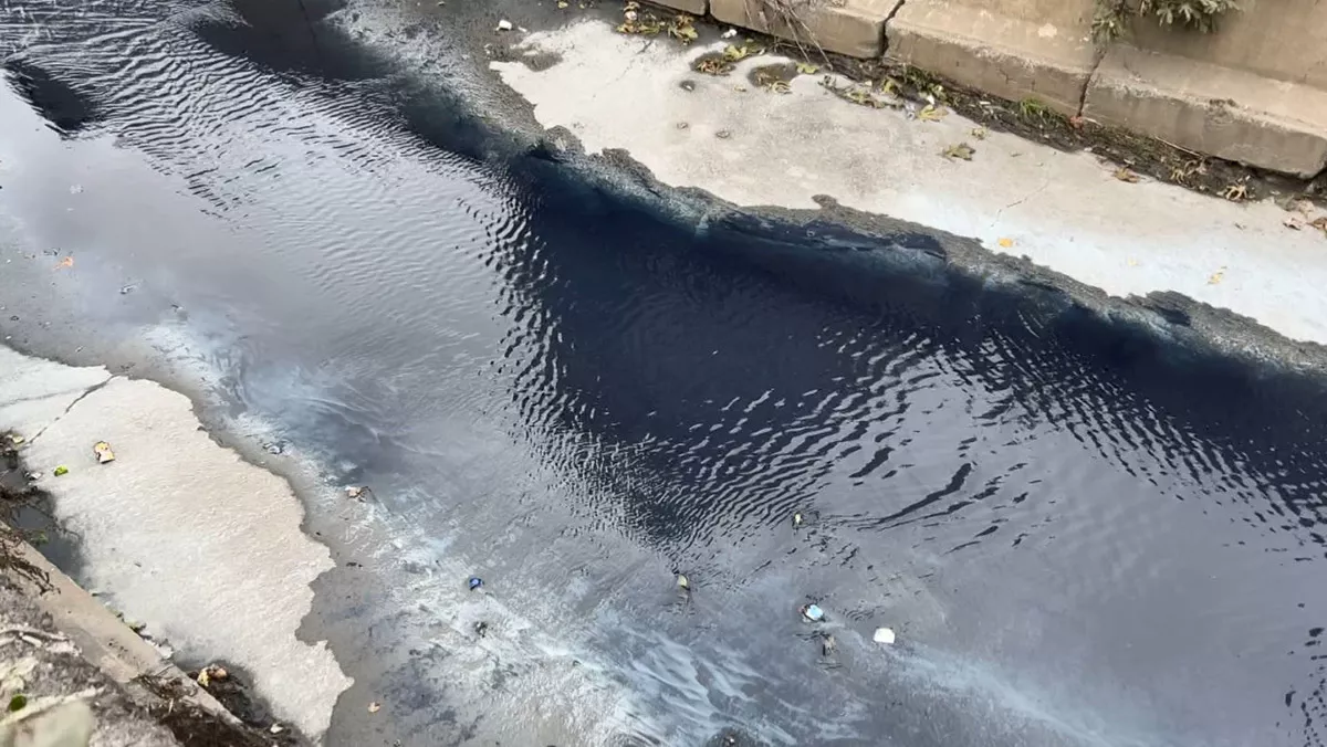 Ayvalıdere'de mavi renkte akan su endişe yarattı