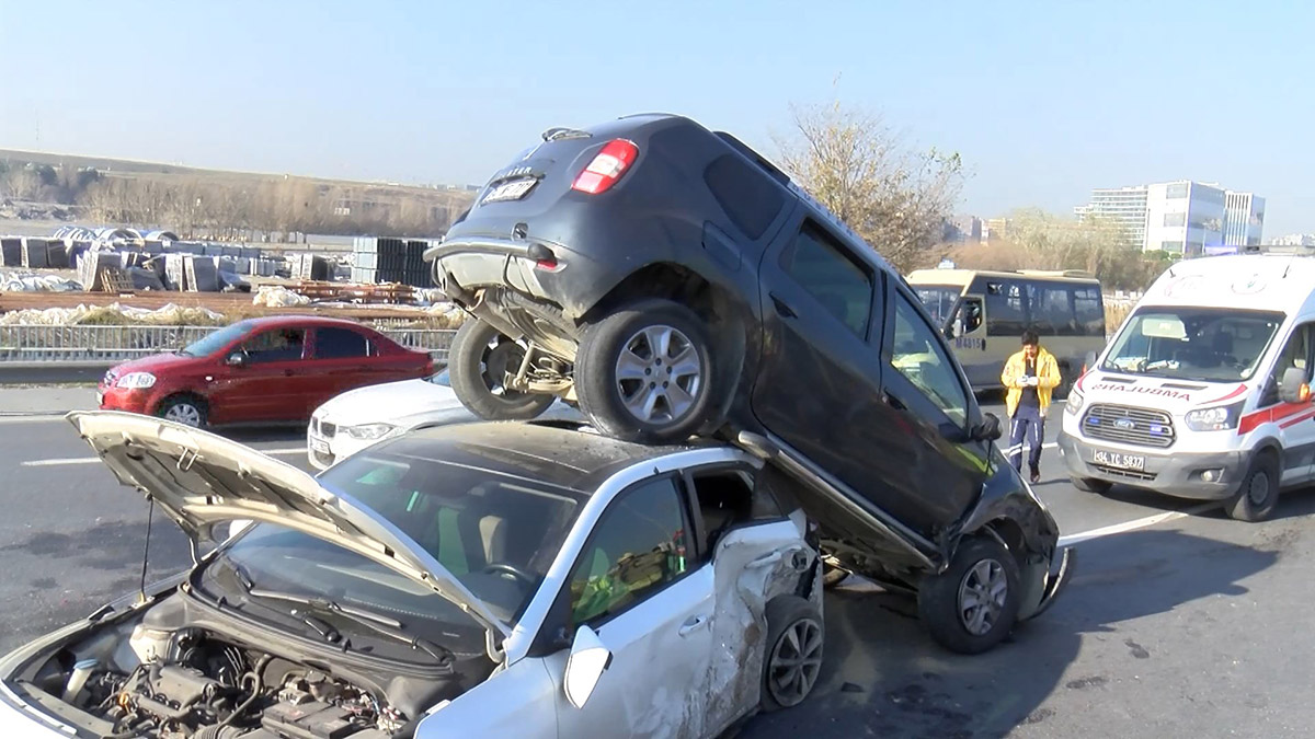 Bahçelievler'de zincirleme kaza: 3 yaralı