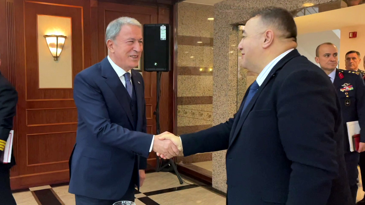 Bakan Akar'dan Türk uçaklarına taciz çıkışı