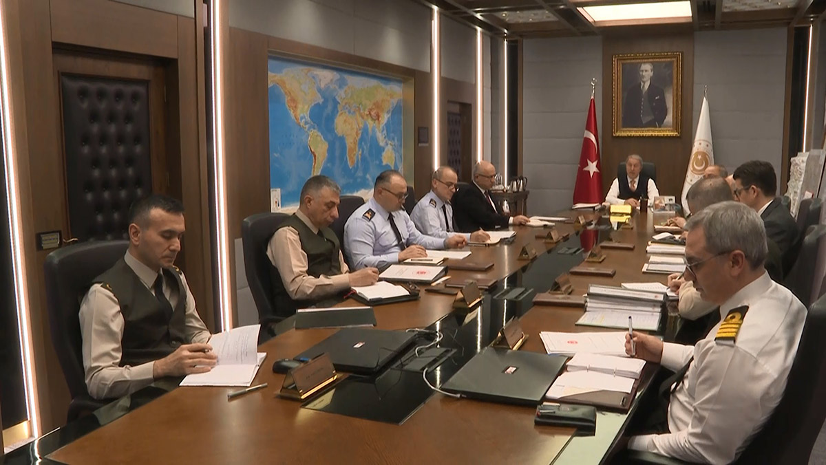 Bakan Akar'dan Yunanistan'a sert tepki