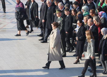 Bakan Yanık, kadınlarla Anıtkabir'i ziyaret etti