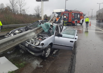 Bariyer otomobile ok gibi saplandı