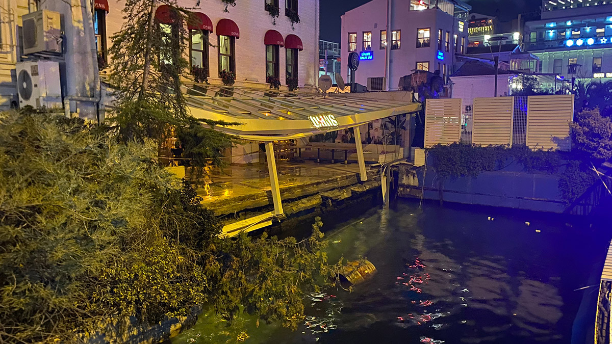 Bebek'te restoranın iskelesi çöktü: 4 yaralı