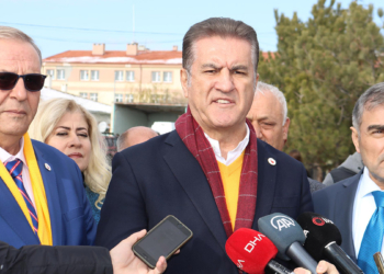 Belediye başkanlarını şantiyelerde görmek istiyoruz