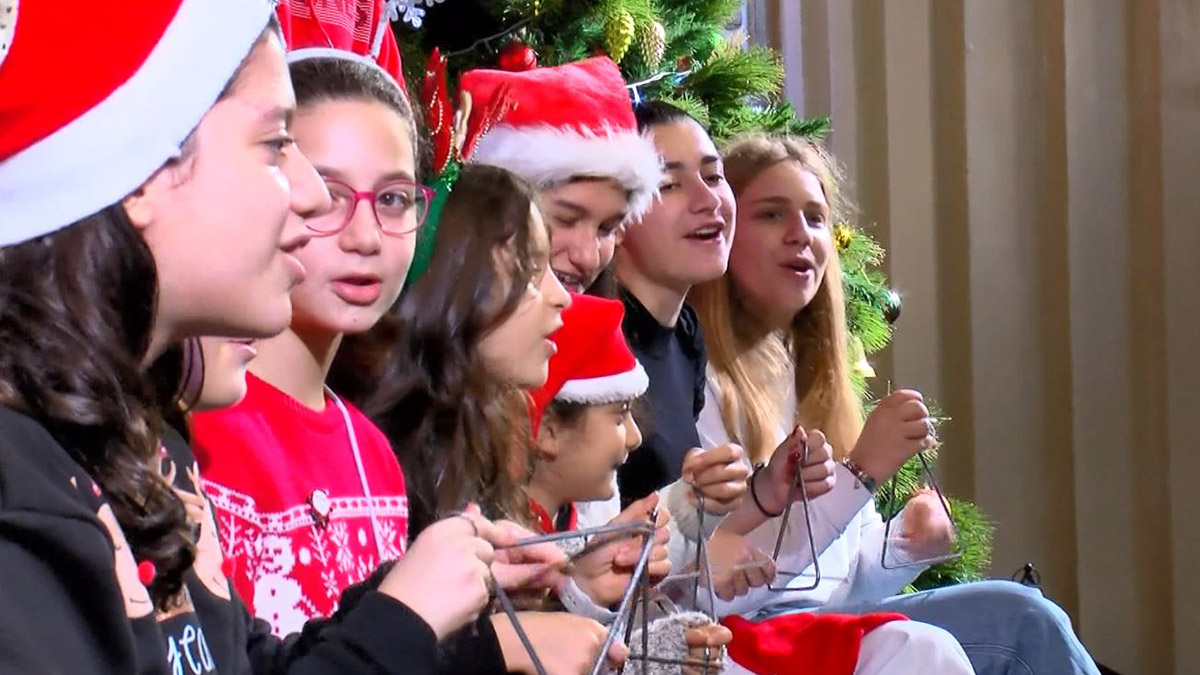 Beyoğlu'nda Rum lisesinden noel yürüyüşü