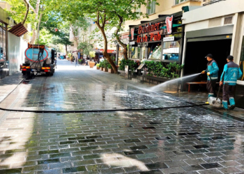 Beyoğlu'nda yılbaşı temizliği