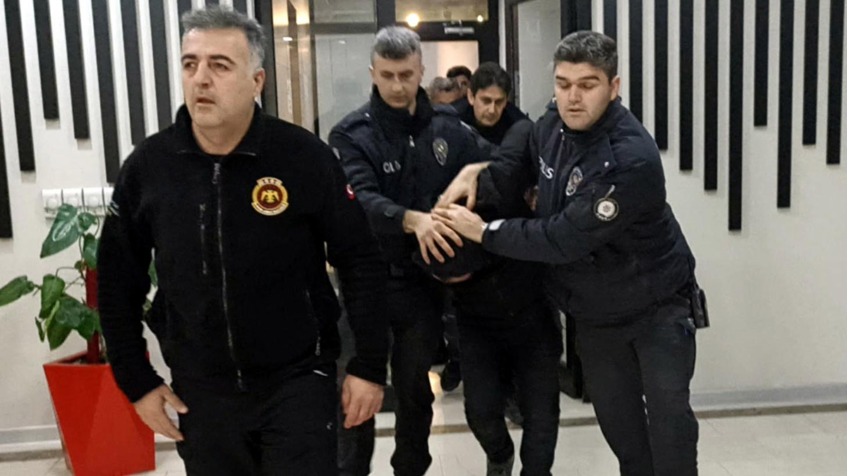 Bolu Belediyesi'nde bıçaklı saldırı girişimi