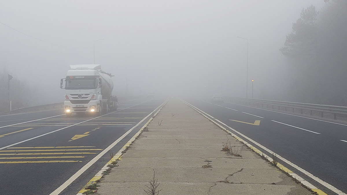 Bolu Dağı'nda sis görüş mesafesini düşürdü