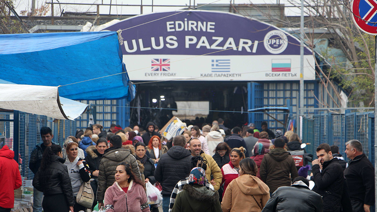 Bulgarlar yılbaşı alışverişi için Edirne'ye geldi