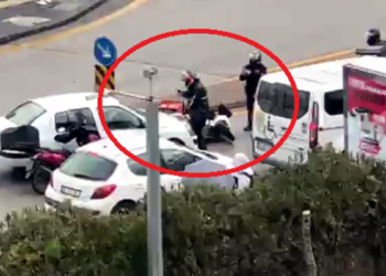 Çarptığı kurye ve arkadaşının üzerine sürüp kaçtı