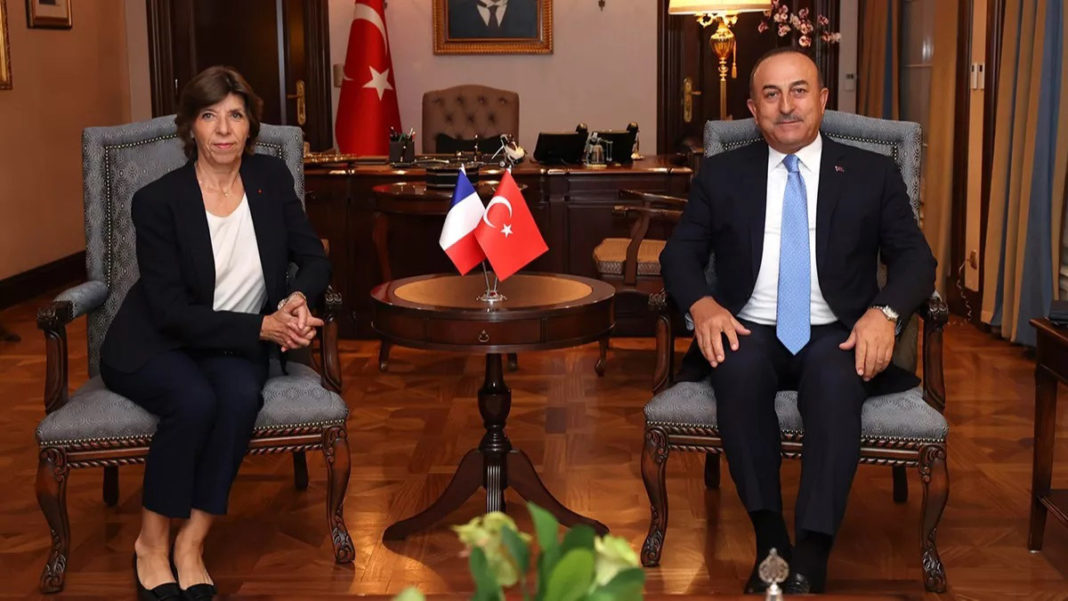 Çavuşoğlu, Fransa Dışişleri Bakanı ile görüştü