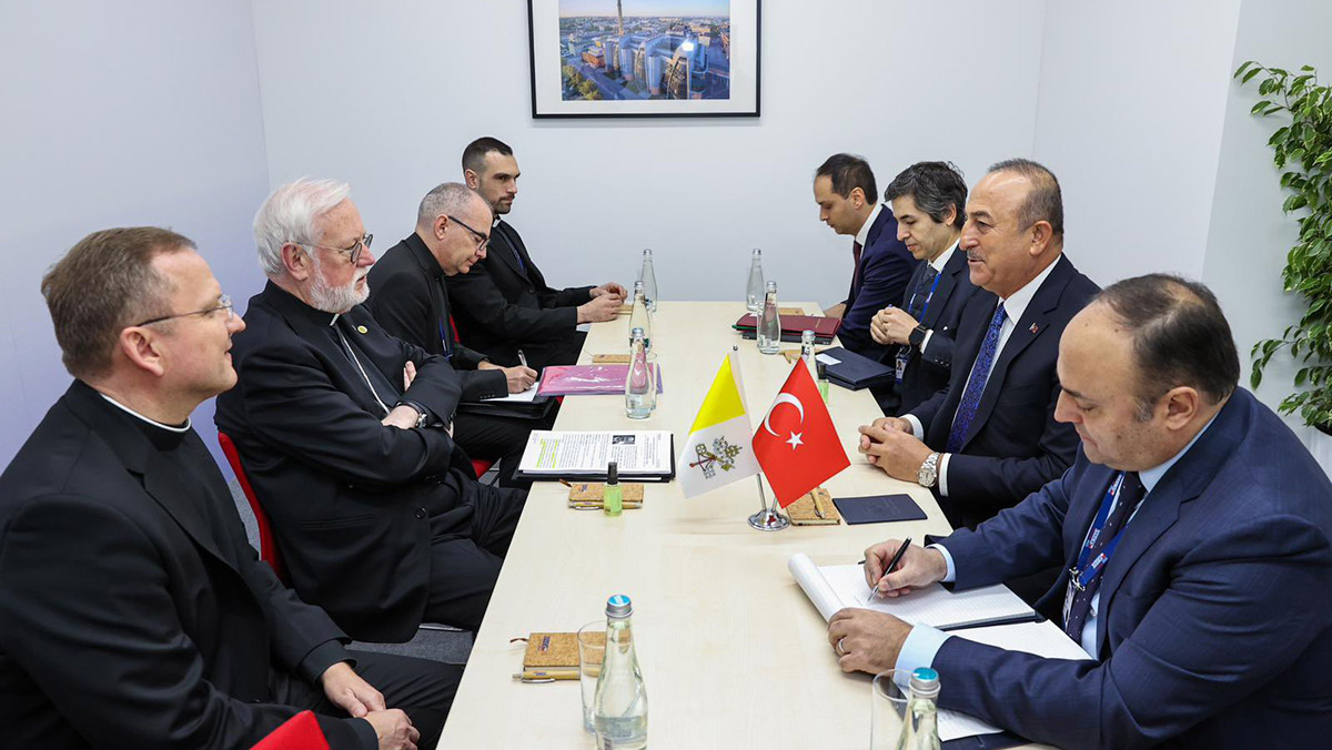 Çavuşoğlu, Vatikan Dışişleri Bakanıyla görüştü