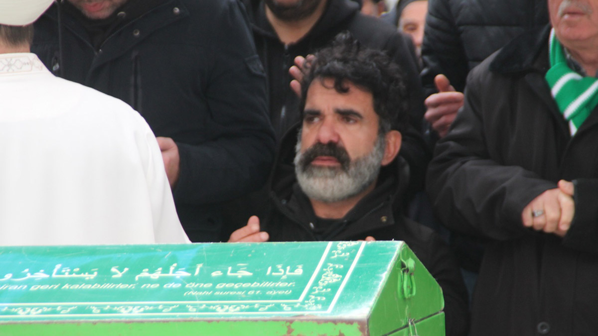 Çaycı Hüseyin'in annesi son yolculuğuna uğurlandı