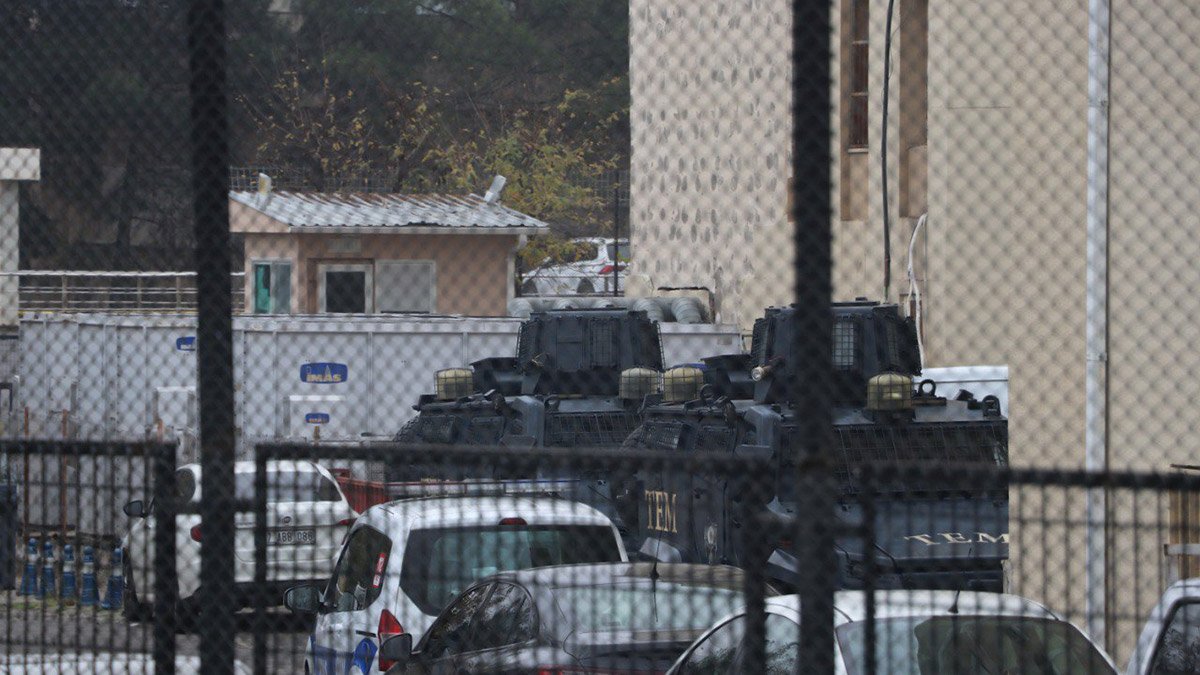 Çevik kuvvet midibüsüne saldırı: 9 kişi adliyede