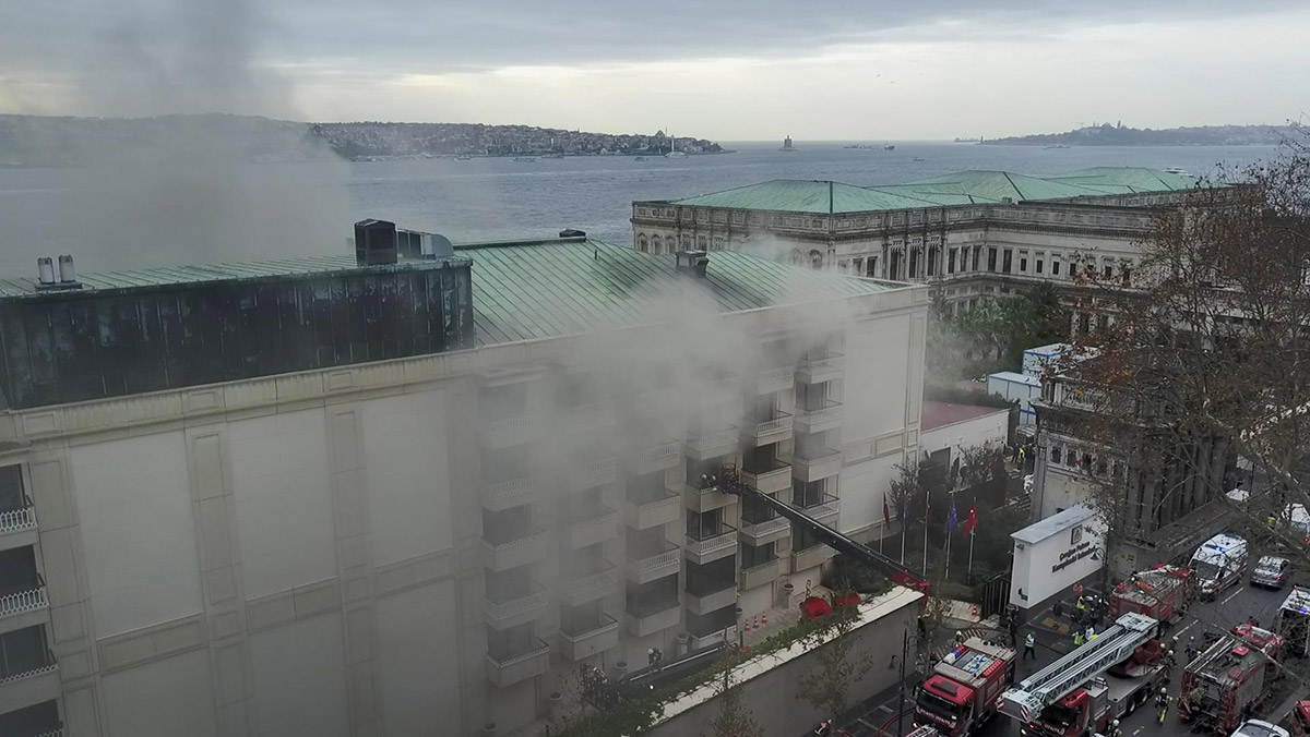 Çırağan Sarayı'nda yangın çıktı