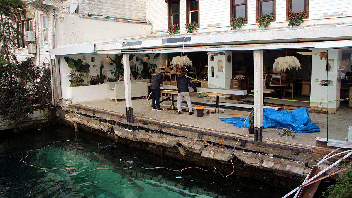 Çöken iskeleden denize düşen eşyalar çıkarıldı