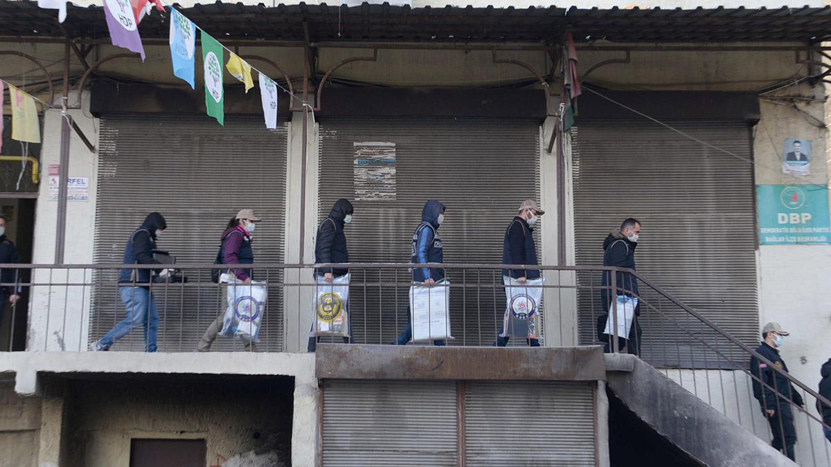 DBP Eş Genel Başkanı ile 14 şüpheli, adliyede