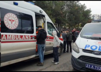 Diyarbakır'da adliye önünde kavga: 3 yaralı