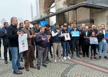 Edirne'de, cuma namazı çıkışı Çin protestosu