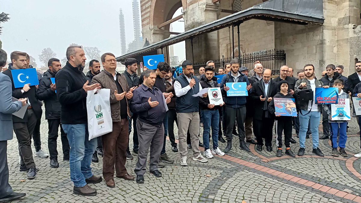 Edirne'de, cuma namazı çıkışı Çin protestosu