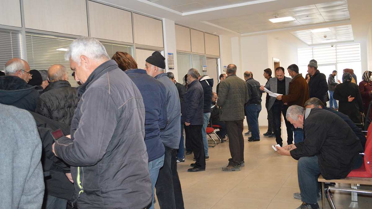 Elazığ'da SGK Müdürlüğü'nde yoğunluk