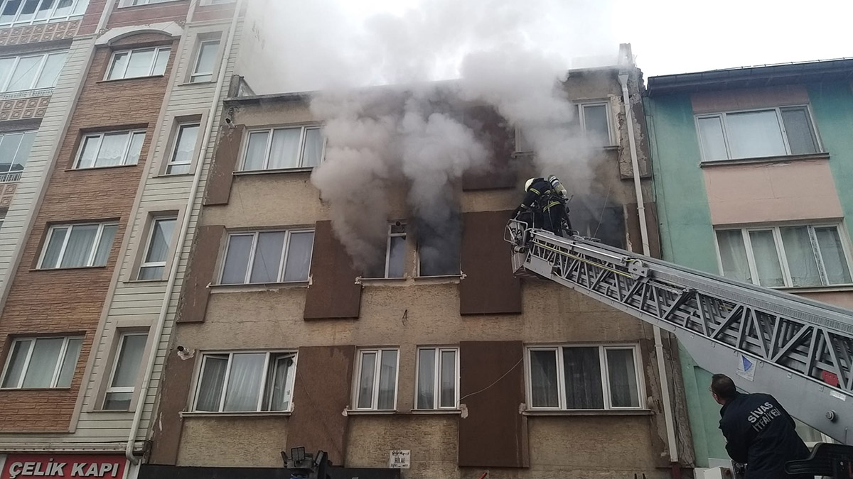 Elektrikli ısıtıcıdan yangın çıktı