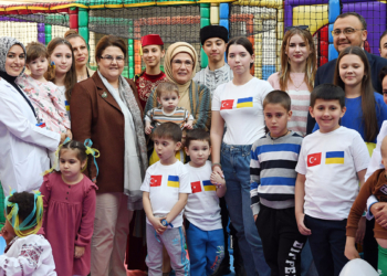 Emine Erdoğan, Ukraynalı yetim çocuklarla buluştu