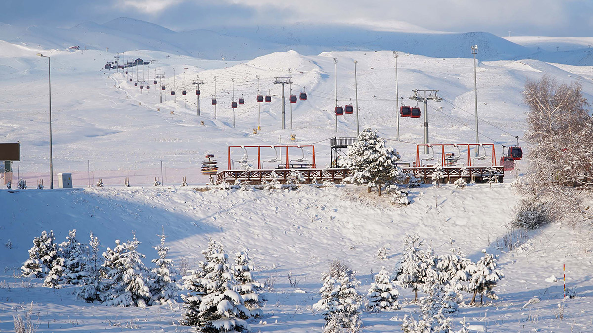 Erciyes'te kar kalınlığı 40 santimetreye ulaştı