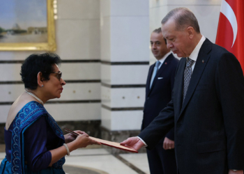 Erdoğan, güven mektuplarını kabul etti